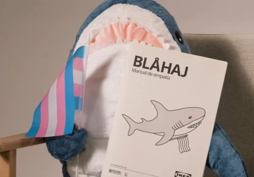 IKEA wydała instrukcję do... maskotki. Rekin BLÅHAJ stał się symbolem