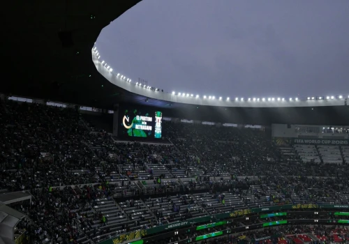 Mecz gospodarzy MŚ opóźniony. Aktywowano protokół FIFA