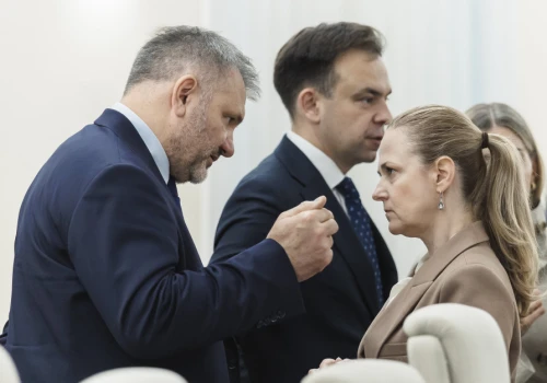 1009, 913 lub 817 zł na dziecko co miesiąc. Natychmiastowe wypłaty