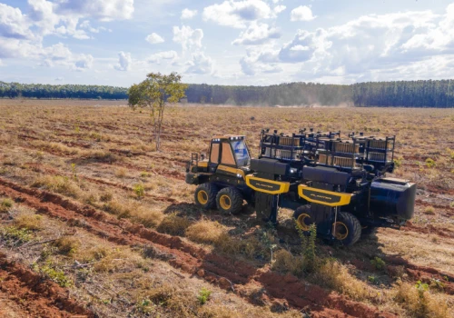 Fiński transformer Ponsse Buffalo Planter, czyli tak się mechanizuje sadzenie lasu
