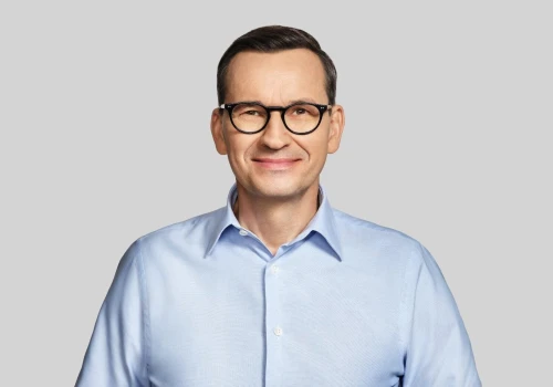 Mateusz Morawiecki oddaje ukraiński order. Wiemy, gdzie odznaczenie trafi