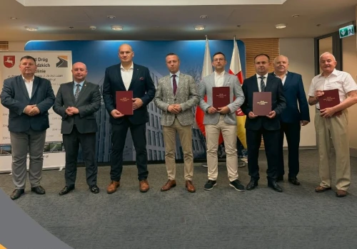 Ponad 7,6 mln zł na remonty kolejnych dróg wojewódzkich. Podpisano umowy