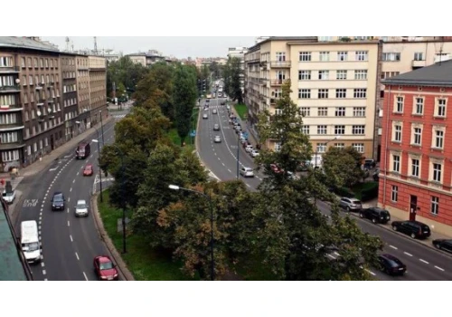 Zapadlisko na Alejach Trzech Wieszczów. Utrudnienia na al. Słowackiego