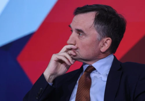 Zażalenia odrzucone. Sąd podtrzymuje decyzję o tymczasowym areszcie dla Zbigniewa Ziobry