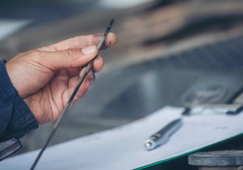 Można zaoszczędzić na mechaniku od skrzyń. Wystarczy otworzyć maskę