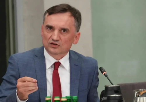 Areszt wobec Ziobry utrzymany w mocy. „Polityczna decyzja ubrana w pozór orzeczenia”