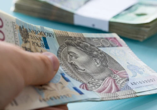 Praca, gdzie oferują samochód i do 15 tys. zł brutto. Tylko trzy miejsca, nie trzeba dyplomu