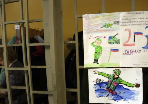 Z okopów do szkół i uczelni. Uczestnicy wojny przeciwko Ukrainie prowadzili w Rosji około 250 spotkań dziennie z młodzieżą