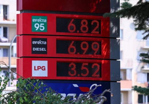 Kierowcy zapłacą więcej, ale to nie koniec. Największe ryzyka dla cen paliw pozostały