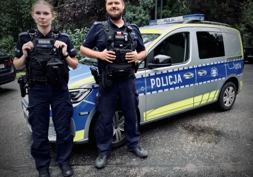 Błyskawiczna reakcja policjantów uratowała życie 3-dniowego noworodka. Liczyły się sekundy