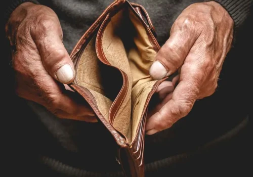 Mają do oddania już ponad 200 mln zł. Rujnują finanse sobie i innym