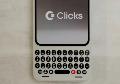 Tęsknisz za telefonami z klawiaturą? Zakochasz się w Clicks Communicator