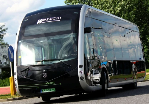 Elektryczny „tramwaj na kołach” wyjechał na ulice Rzeszowa. MPK testuje nowoczesny autobus Irizar ieTram 12