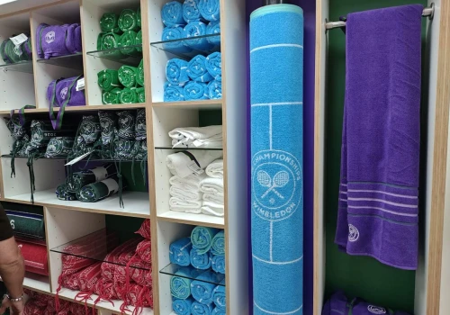 Wysoka jakość i kosmiczne ceny. Tyle trzeba zapłacić za pamiątki z Wimbledonu