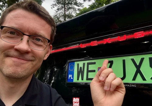 Jeździłem nowym sedanem Lexusa. Gigantyczna zmiana, ale hybryda zostaje