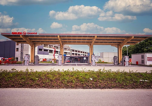 ORLEN uruchomił pierwszy hub w Niemczech. Moc 400 kW i 16 punktów ładowania!