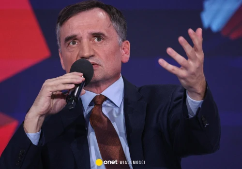 Dziennikarz zapytał Zbigniewa Ziobrę o ekstradycję. Polityk wyjął coś z kieszeni