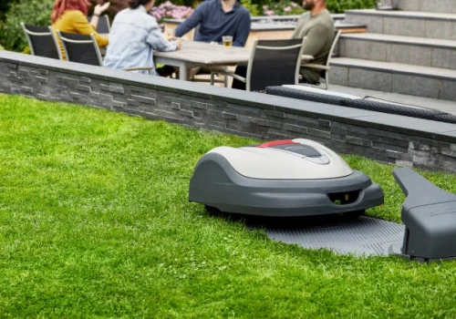 Jak robot koszący wpływa na jakość trawnika?