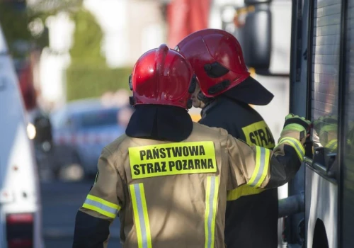 Podpalił kobietę w mieszkaniu i uciekł. Sam też ma poparzenia