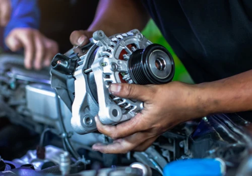 Jak brzmi uszkodzony alternator? Te dźwięki zdradzają awarię