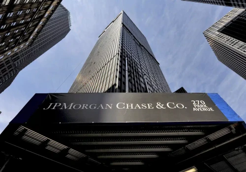 JPMorgan będzie dalej płacić aferzystce – bez limitu. Bank w prawnym bagnie