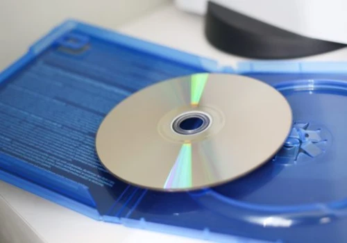 Nawet KFC śmieje się z PlayStation. Zaskakująca decyzja Sony o zabiciu gier na płytach rozwścieczyła internet i wywołała lawinę memów