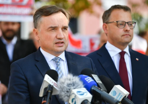 Węgry cofnęły status uchodźcy Romanowskiemu i Ziobrze oraz unieważniły ich dokumenty podróży