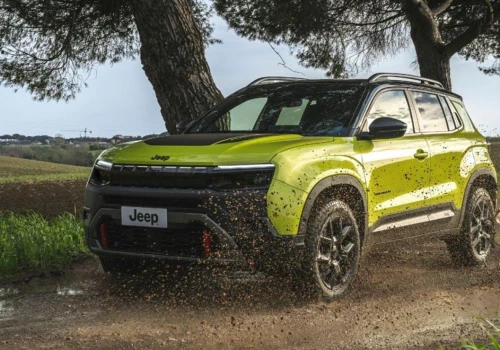 Nowy Jeep Avenger z Polski podbił Włochy. Mały SUV jest drugim najchętniej kupowanym autem w kraju
