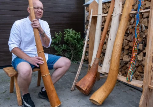 Przemysław Tojza buduje bazuny i ligawki. Brzmienie sprzed wieków ożywa na Pomorzu