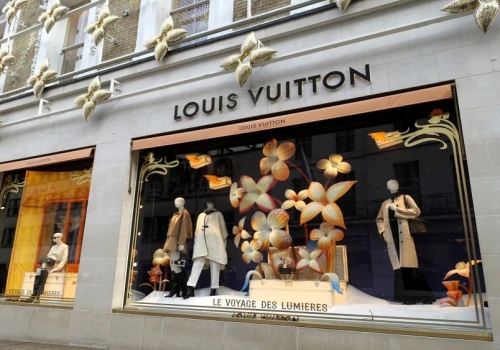 Ruszył oficjalny polski e-sklep Louis Vuitton. Wielki krok giganta mody