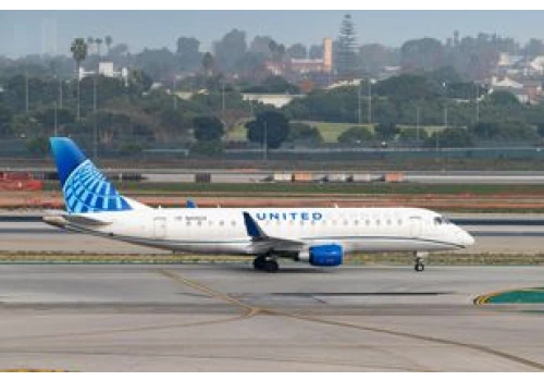 Lot United Express przerwany. Pasażer chciał otworzyć drzwi