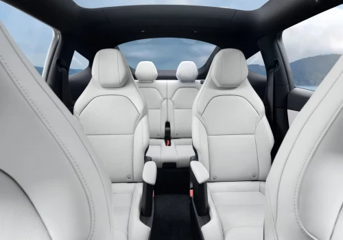 Tesla ruszyła ze sprzedażą Modelu Y L. Wersję Launch Series wyceniono w USA na 62 tys. USD