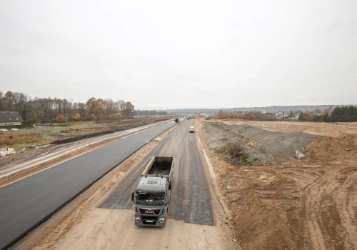Nowa S6 myli kierowców. GPS potrafi wysłać prosto na pole. Gmina ostrzega kierowców