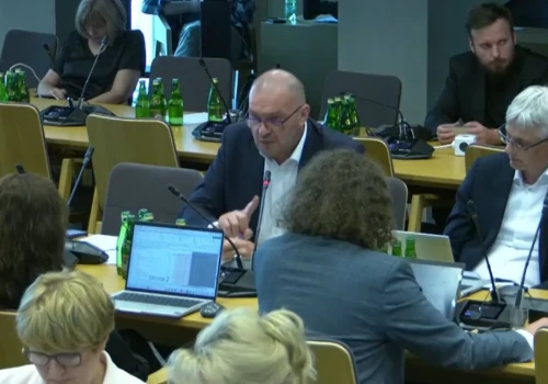 Pieniędzy więcej, ale za mało. Posłowie zaopiniowali projekt planu finansowego NFZna 2027 rok.