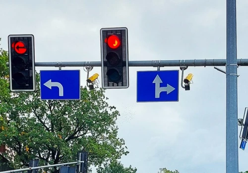 Koniec z przejazdem na czerwonym. Nowe kamery RedLight już działają