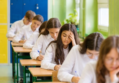Język polski – 65 proc. matematyka – 55 proc., język angielski – 73 proc. Znamy wyniki majowego egzaminu ósmoklasisty