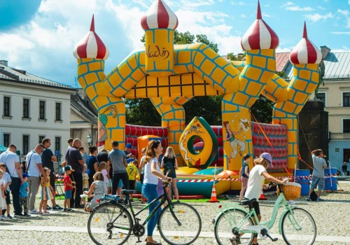Pociągiem na wakacje! Mieszkańcy Radomia ruszą w niedzielę na Rynek!