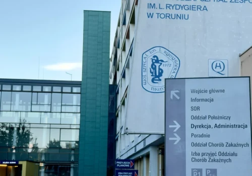NFZ wchodzi do SOR-u. Sprawdzi dyżury w Toruniu