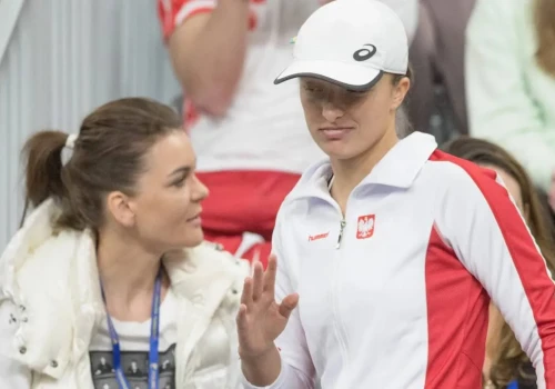 Radwańska na bezdechu ze Świątek w Wimbledonie. Gwiazdy spotkały się na korcie