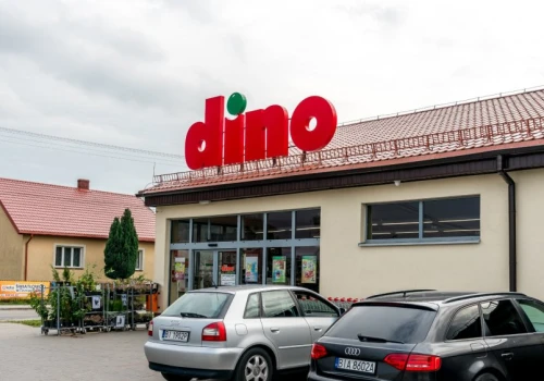 Kurs akcji Dino spada. Znana firma przekazała złe wieści dla spółki