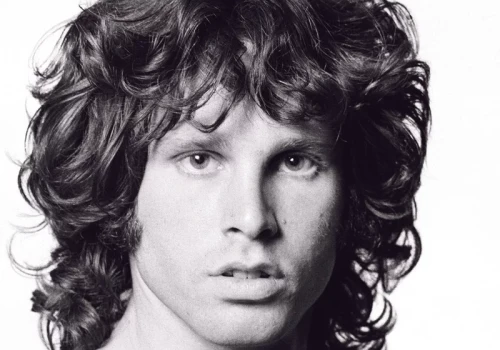 Poezja i alkohol. Krótkie życie gwiazdy The Doors