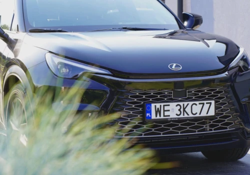 Lexus LBX to premium w miejskim formacie. Teraz w wyjątkowo atrakcyjnej cenie