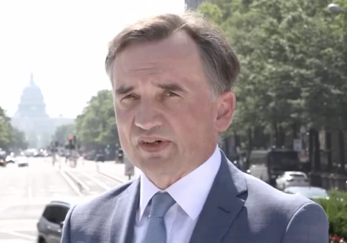 Złe wieści dotarły do USA, nerwowy Ziobro zaczął kpić z rządu. „Fajtłapy nie wiedzą”