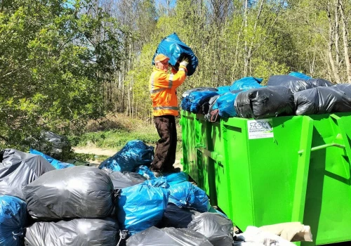 Społecznie zebrał już 400 ton śmieci i sprząta dalej. „To nie jest moje ostatnie słowo!”