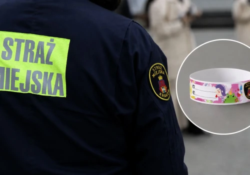 Straż Miejska w Krakowie rozdaje opaski dla dzieci. Ruszyła wakacyjna akcja