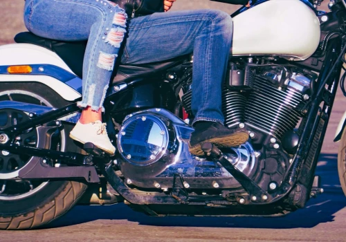 800 zł mandatu za złe obuwie na motocyklu. Zmiany dotkną też rowerzystów