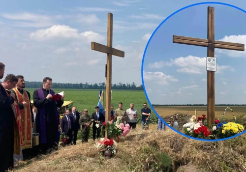 Ukraiński IPN odnowił krzyż na mogile polskich i ukraińskich żołnierzy. 