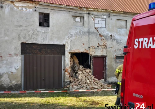 Runął strop budynku gospodarczego w Bolesławicach