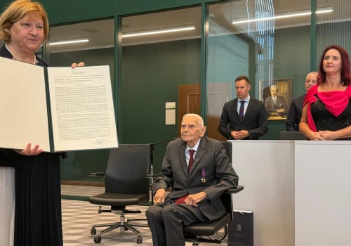 81. urodziny polskiego Szczecina i wyjątkowa sesja. Zasłużeni dostali medale i odznaczenia