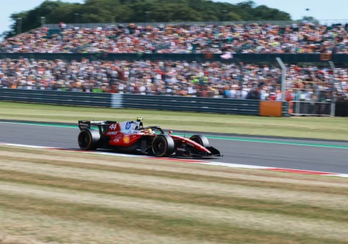 Hamilton najszybszy w kwalifikacjach do sprintu przed GP Wielkiej Brytanii 2026